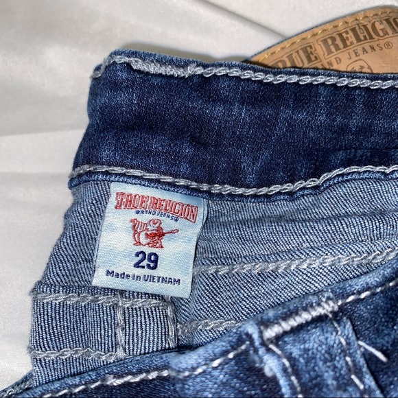 TRUE RELIGION WOMEN'S CURVY SKINNY WITH FLAP STUD LOGO JEANS - Picture 4 of 4